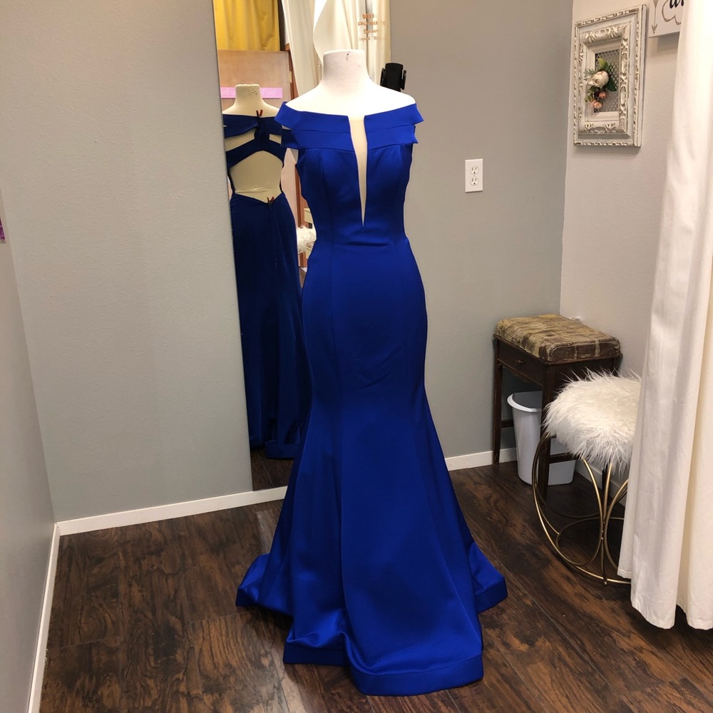 NWT La Femme Mermaid Fit Gown